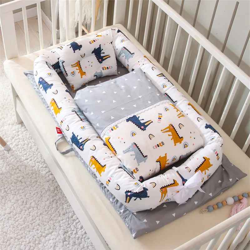 reducteur-de-lit-babymoov-nid-bebe-imprime-animaux-couleurs-pastel-confort-eveil-tranquille