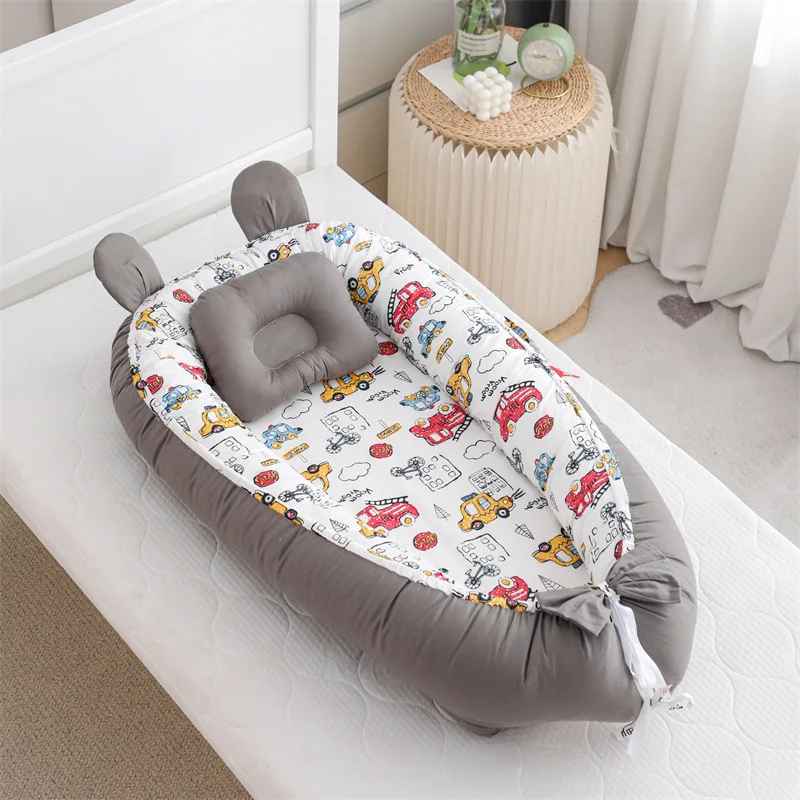 reducteur-de-lit-bebe-allonge-nid-bleu-motif-espace-confort-lit-chambre-reve-apaisant