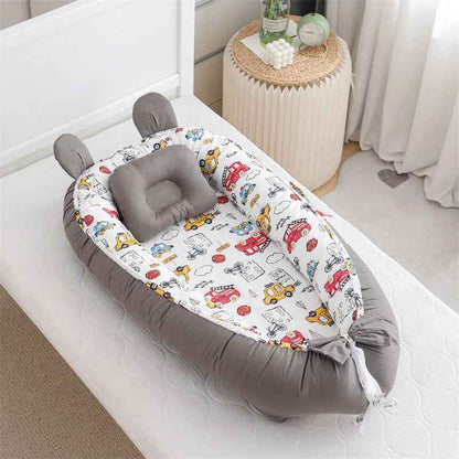 reducteur-de-lit-bebe-allonge-nid-bleu-motif-espace-confort-lit-chambre-reve-apaisant