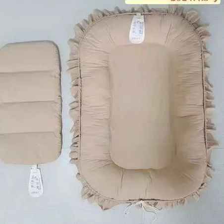 reducteur-de-lit-bebe-beige-matelasse-coussin-confort-douceur-accessoire-chambre-cocon-de-paix