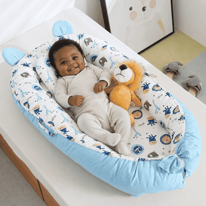 reducteur-de-lit-bebe-bleu-animaux-safari-confort-jouet-lion-chambre-douce-repos-brume-de-repos