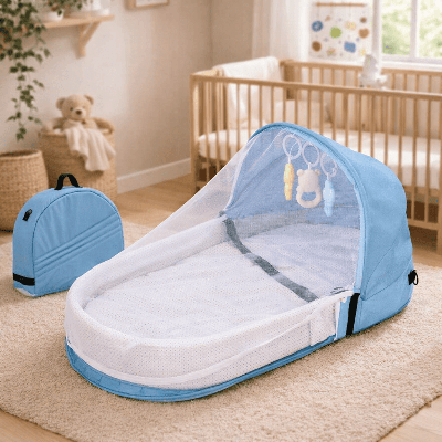 reducteur-de-lit-bebe-bleu-nomade-moustiquaire-dans-chambre-nursery-sac-transport-songe-protecteur