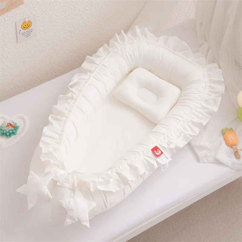 reducteur-de-lit-bebe-couleur-blanche-avec-oreille-nidouillet