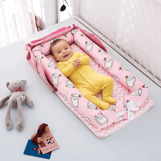 reducteur-de-lit-bebe-nid-rose-confort-dinosaures-jouet-chambre-douceur-nuit-veloutee