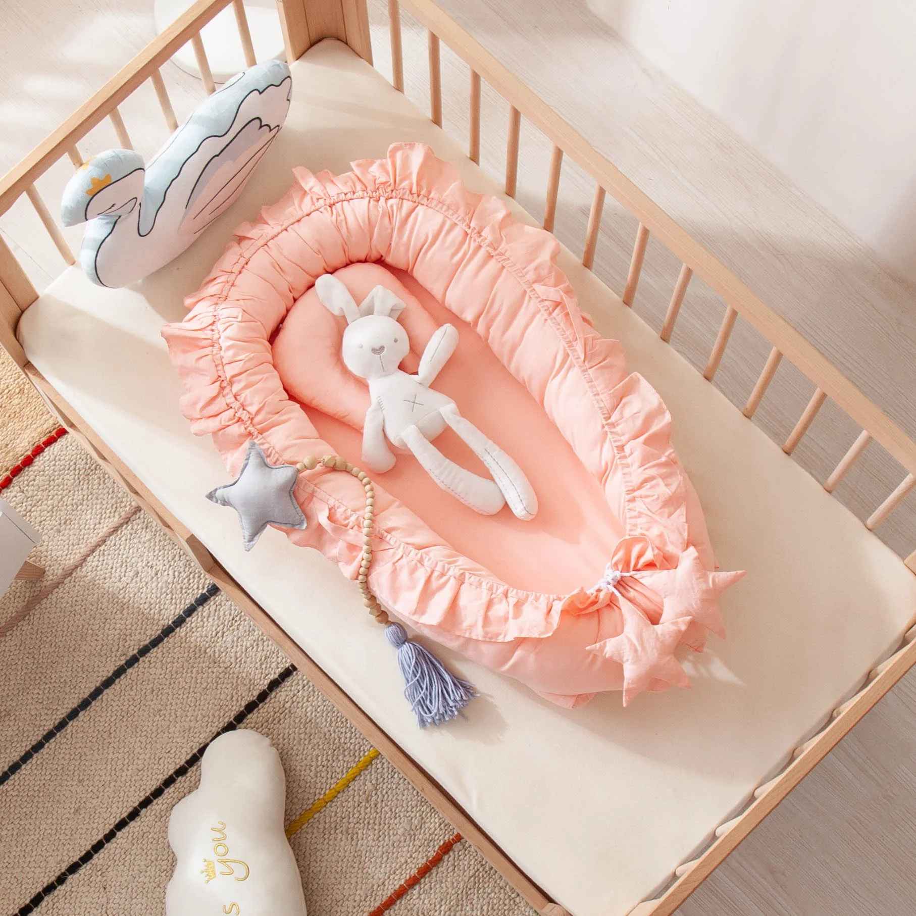 reducteur-de-lit-bebe-rose-pale-calmenid