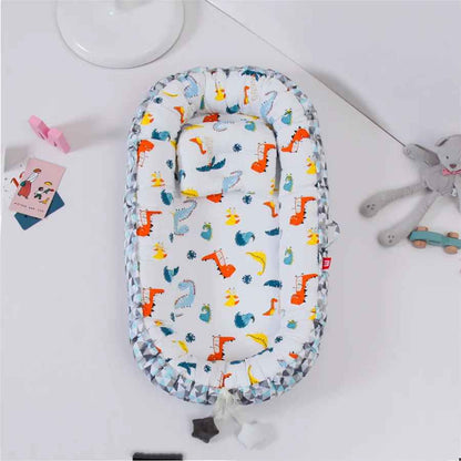 reducteur-de-lit-nid-bebe-dinosaures-couleurs-jouet-peluche-confort-douillet-berceau-tranquille