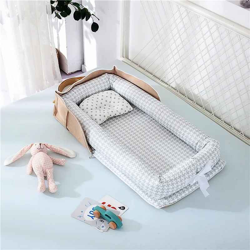 reducteur-de-lit-nid-bebe-gris-motif-etoiles-peluche-voiture-enfant-confort-nuit-veloutee
