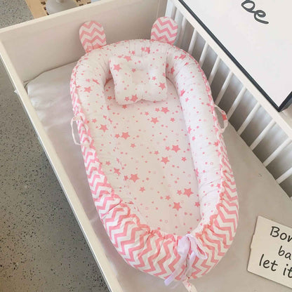 reducteur-de-lit-nid-bebe-rose-motif-etoiles-coussin-confort-berceau-chambre-nuage-calme