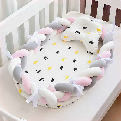 reducteur-de-lit-pour-bebe-berceau-blanc-tresse-rose-gris-pastel-confort-douceur-velours-de-paix