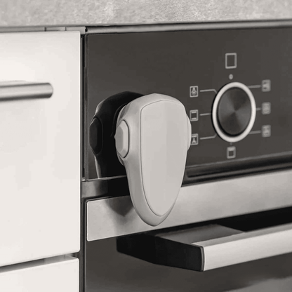 securite-bebe-placard-verrou-four-blanc-protection-cuisine-contre-ouverture-sentinelle-tendre