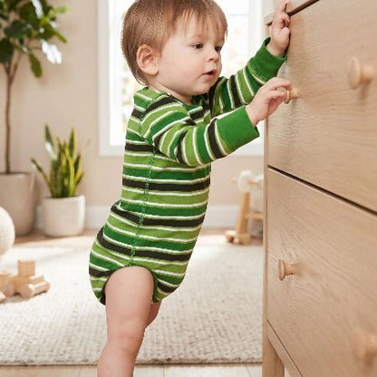securite-placard-bebe-en-vert-attrape-poignee-tiroir-commode-bois-pince-douceur