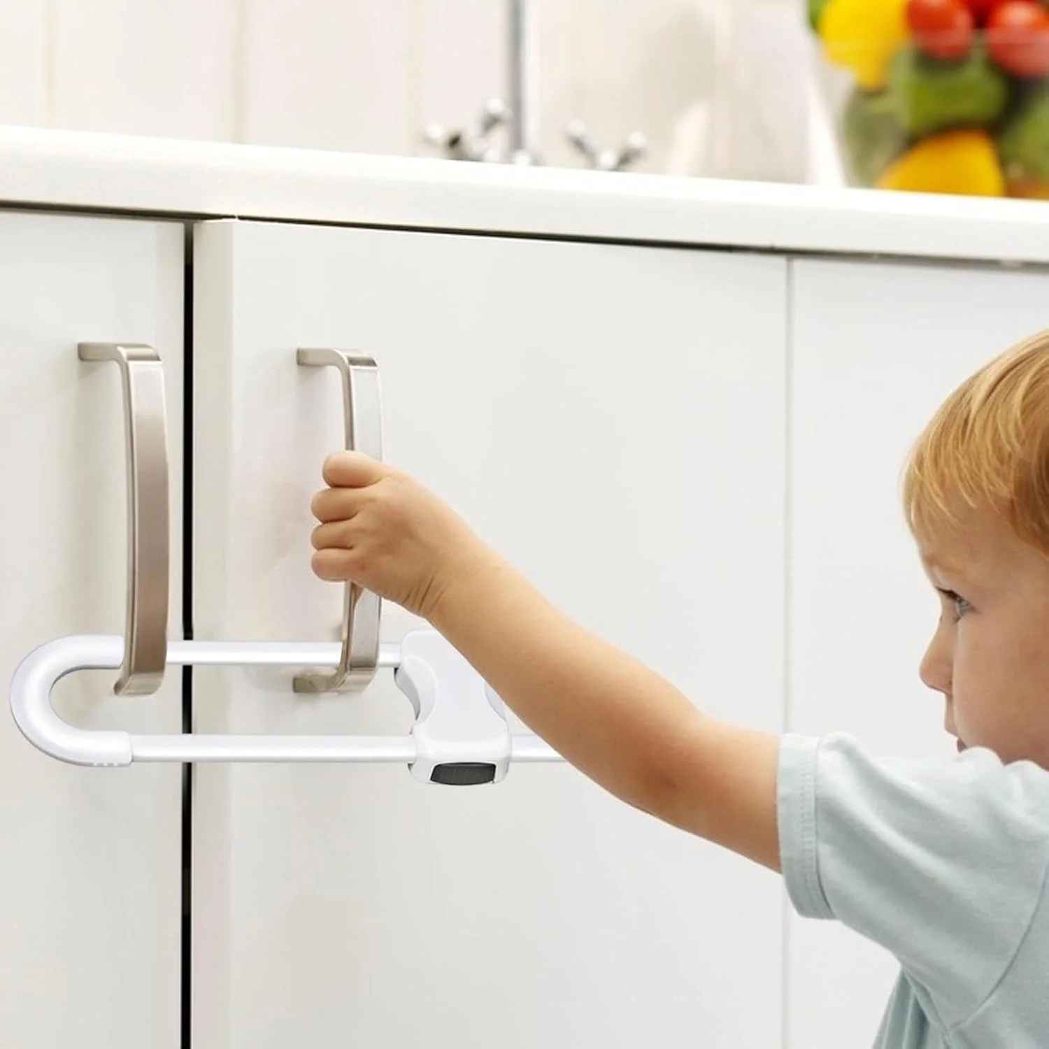 securite-placard-bebe-enfant-ouvre-placard-protection-cuisine-armoire-cale-placard-angelin