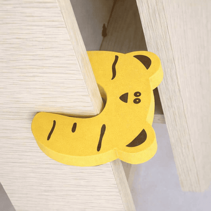 securite-placard-bebe-mousse-jaune-protection-design-ludique-garde-ouverture