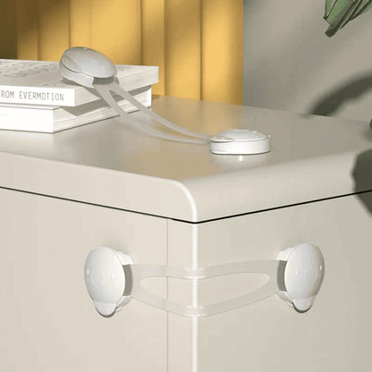 securite-placard-bloque-porte-meuble-anti-ouverture-bebe-installation-discrete-maison-murme-securisant