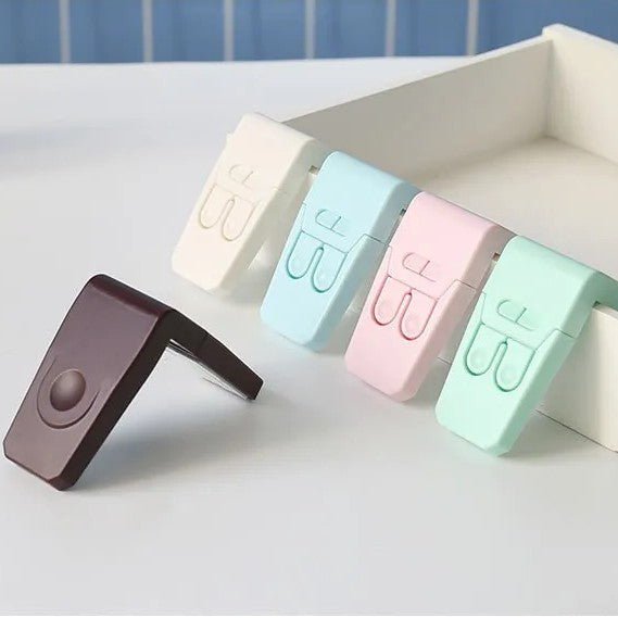 securite-placard-clips-sachet-couleurs-blanc-rose-bleu-noir-rangement-cuisine-veille-tendre