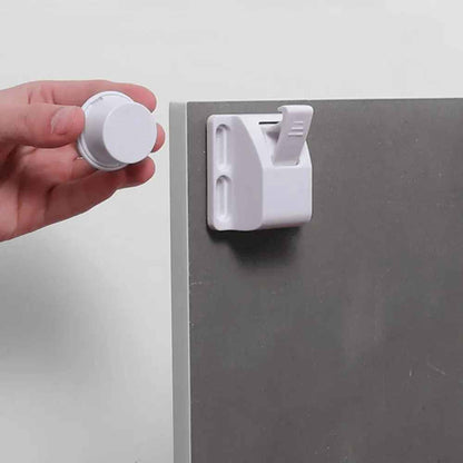 securite-placard-couleur-blanche-bouclier-moelleux