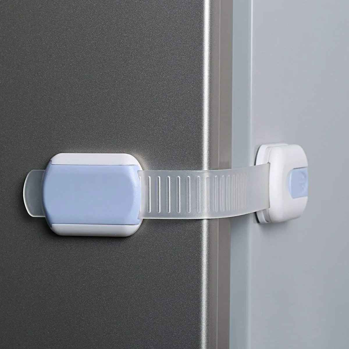 securite-placard-loquet-angle-blanc-bleu-flexible-enfant-maison-protection-etoile-veilleuse