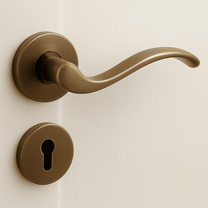 securite-placard-poignee-bronze-clef-porte-interieur-maison-design-metal-brise-apaisante