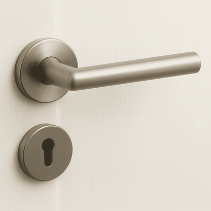 securite-placard-poignee-de-porte-metal-rond-cle-interieur-maison-serrure-brise-apaisante