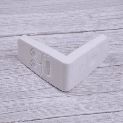 securite-placard-protection-angle-blanc-plastique-verrou-table-maison-gardien-doux