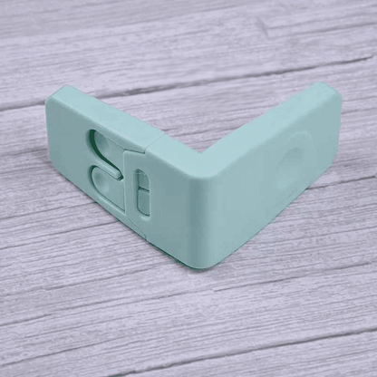securite-placard-protection-angle-coin-meuble-verrou-bebe-maison-bois-mint-gardien-doux