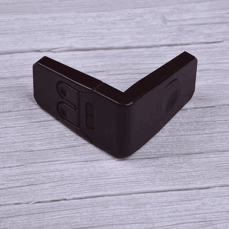 securite-placard-protection-angle-couleur-noir-meuble-verrou-bois-interieur-veille-tendre