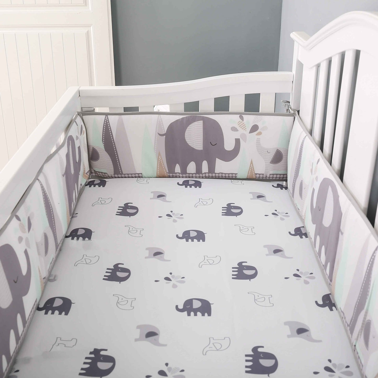 tour-de-lit-bebe-berceau-blanc-motif-elephants-gris-douceur-nurserie-halo-velours