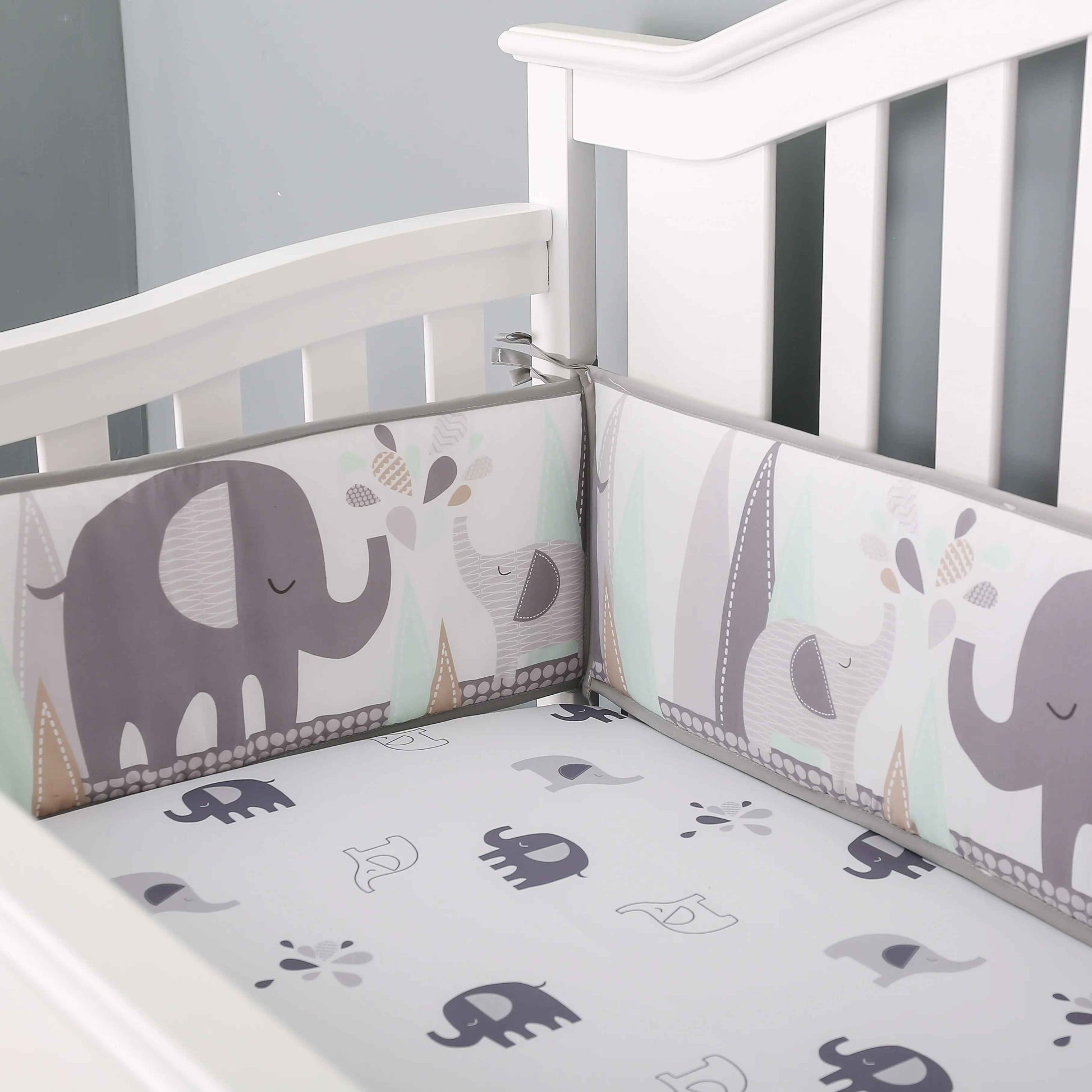 tour-de-lit-bebe-berceau-blanc-motif-elephants-pastel-avec-coussin-assorti-halo-velours