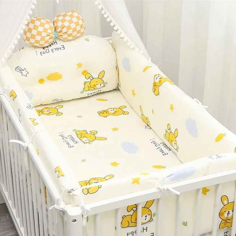 tour-de-lit-bebe-berceau-bois-coussins-jaunes-lapins-etoiles-nuages-harmonie-douce