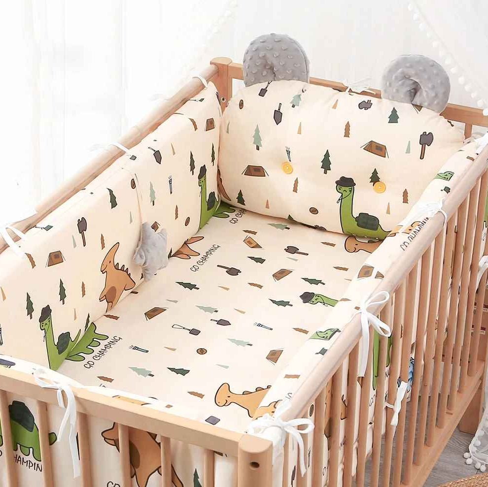 tour-de-lit-bebe-berceau-bois-theme-dinosaure-camping-oreilles-harmonie-douce