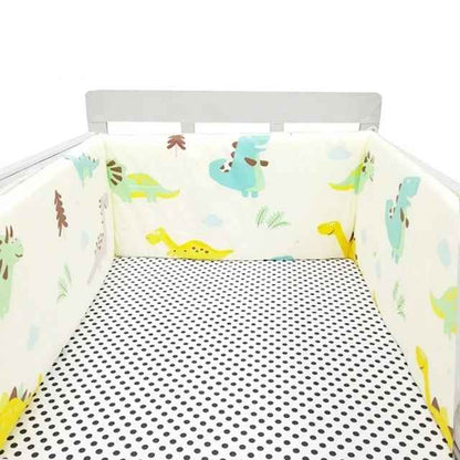 tour-de-lit-bebe-motif-petit-dinosaure-vert-et-jaune-fond-blanc-esprit-nature