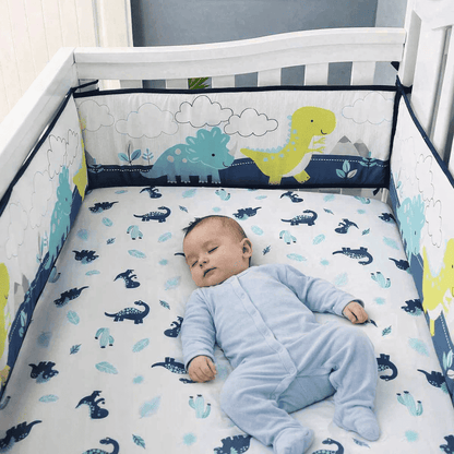 tour-de-lit-berceau-bebe-serein-motif-dinosaures-colores-confort-rempart-plume