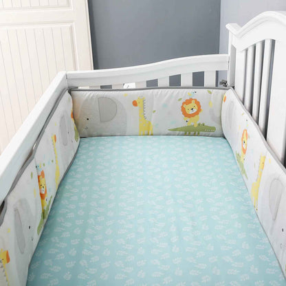 tour-de-lit-berceau-blanc-literie-bleue-motifs-animaux-nurserie-rempart-plume