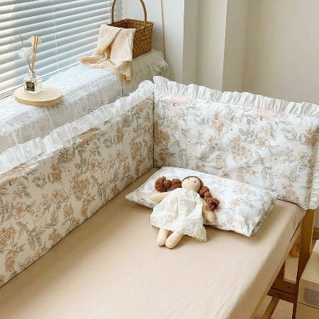 tour-de-lit-pour-bebe-lifestyle-lapins-fleurs-poupee-chiffon-rempart-plume
