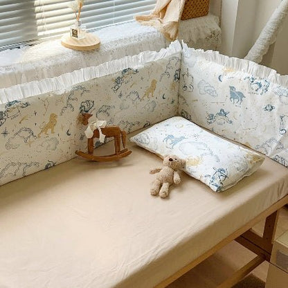 tour-de-lit-pour-bebe-lifestyle-zodiaque-cheval-bois-jouet-rempart-plume