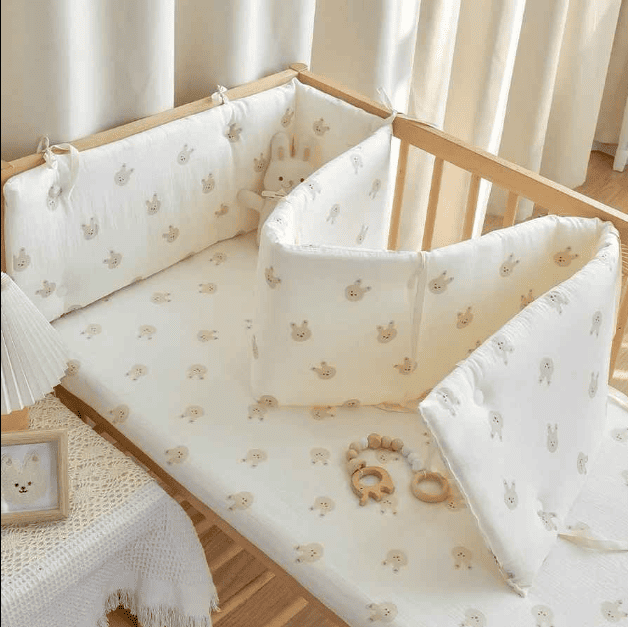tour-de-lit-respirant-motif-tete-lapin-dans-berceau-oxybebe