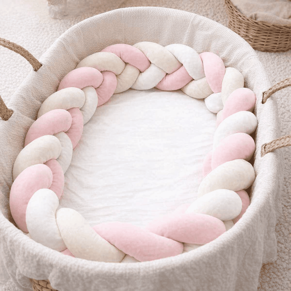 tour-de-lit-tresse-3m-rose-cocon-bebe-ovale-avec-tresse-pastel-confort-rosee-lumineuse