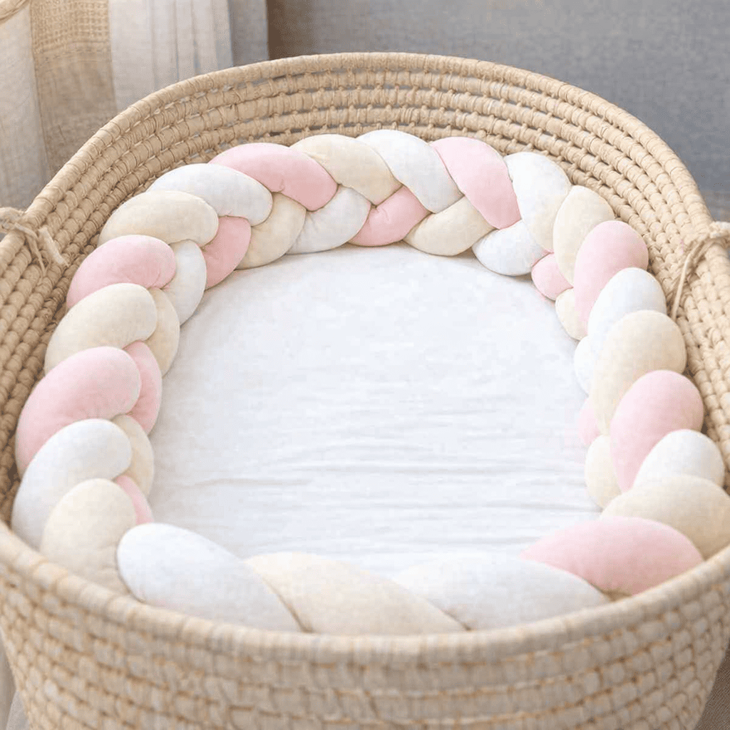 tour-de-lit-tresse-3m-rose-couffin-bebe-douceur-pastel-blanc-creme-confort-rosee-lumineuse