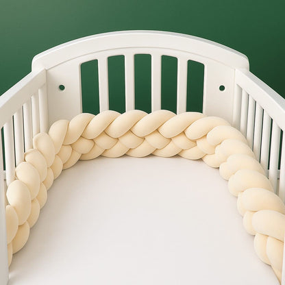 tresse-de-lit-3m-4-brins-natte-avec-quatres-brins-dans-berceau-fond-vert-douceur-bebe