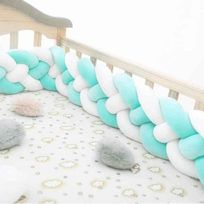 tresse-de-lit-3m-berceau-bois-bebe-decoration-pastel-turquoise-blanc-douceur-nuage-abricot