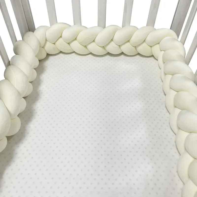tresse de lit 3m de colore en blanc lait inatalle dans berceau nidrespire