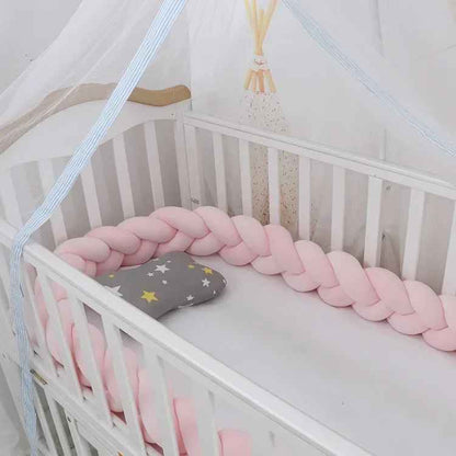 tresse de lit 3m de couleur rose inatalle dans lit bebe blanc nidrespire