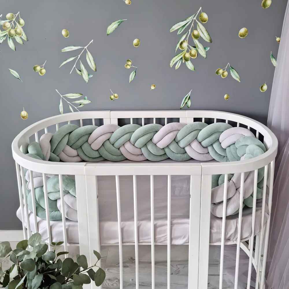 tresse-de-lit-3m-pastel-dans-berceau-blanc-nurserie-olive-velours
