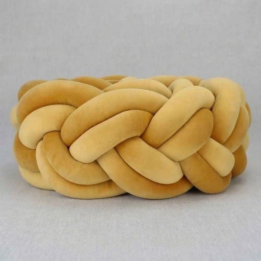 tresse-de-lit-4-saumes-coussin-tresse-douillet-couleur-miel-decoration-creme-latte