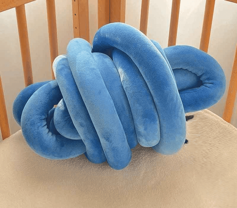 tresse-de-lit-5m-coussin-bleu-rembourre-en-noeud-deco-nurserie-veille-tendresse