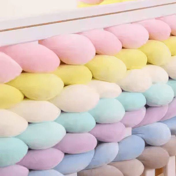 tresse-de-lit-5m-coussins-pastel-nurserie-decor-douceur-harmonie-murmure-protecteur