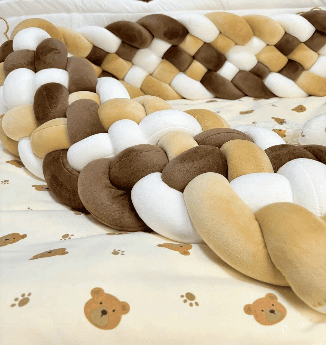 tresse-de-lit-bebe-beige-marron-blanc-avec-pour-berceau-bebe-doux-coton-lueur-douillette