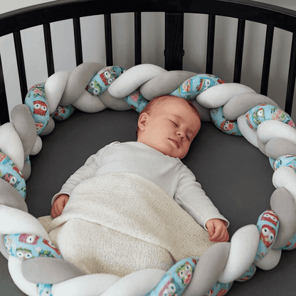 tresse-de-lit-bebe-blanc-gris-imprime-hiboux-lit-bois-bebe-endormi-coussin-rond-douce-bulle