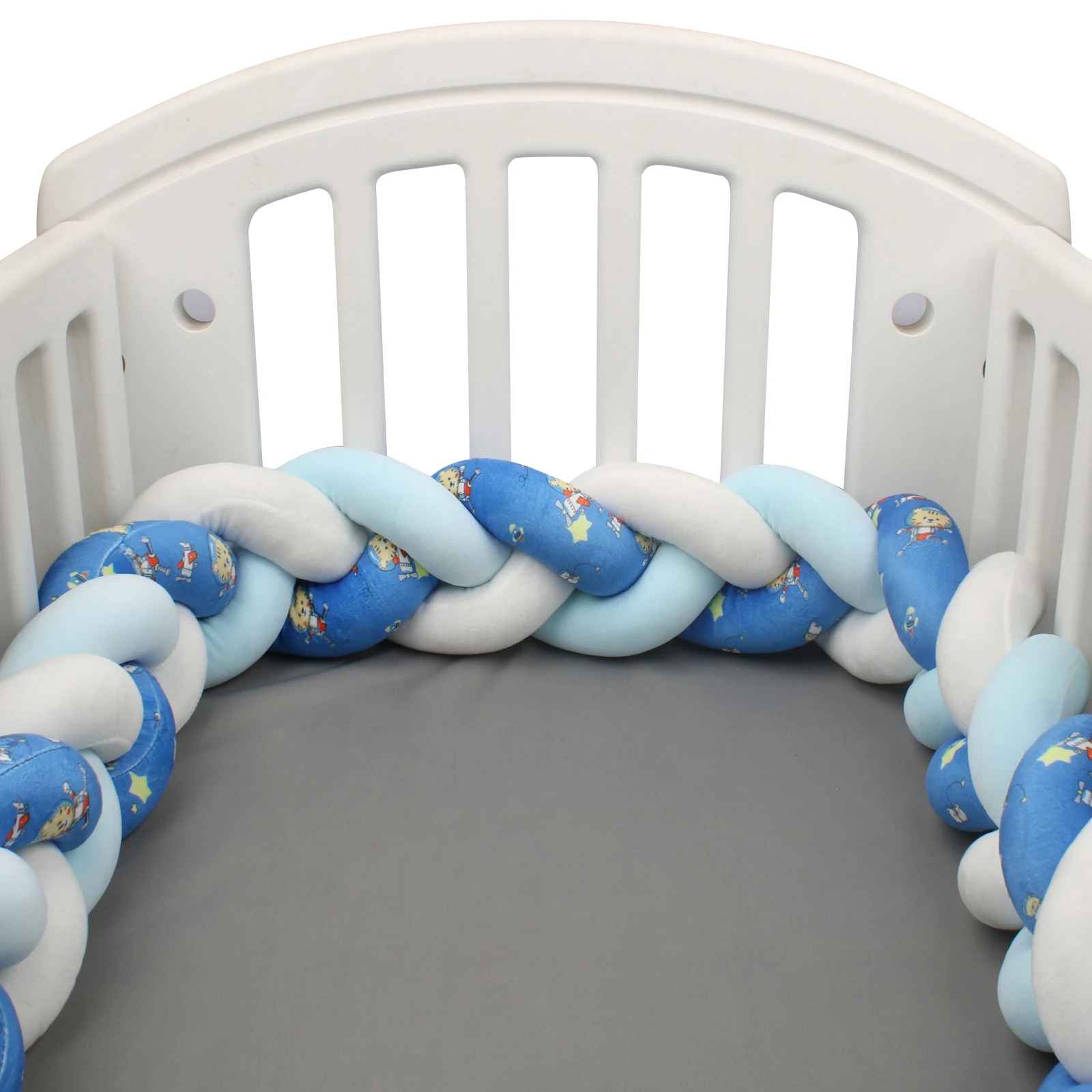 tresse-de-lit-bebe-bleu-blanc-imprime-dessin-protection-nurserie-lit-bebe-reve-feutre