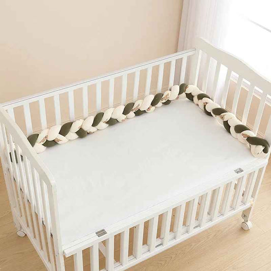 tresse-de-lit-bebe-vert-beige-blanc-chambre-securisee-confort-bebe-reve-couleur